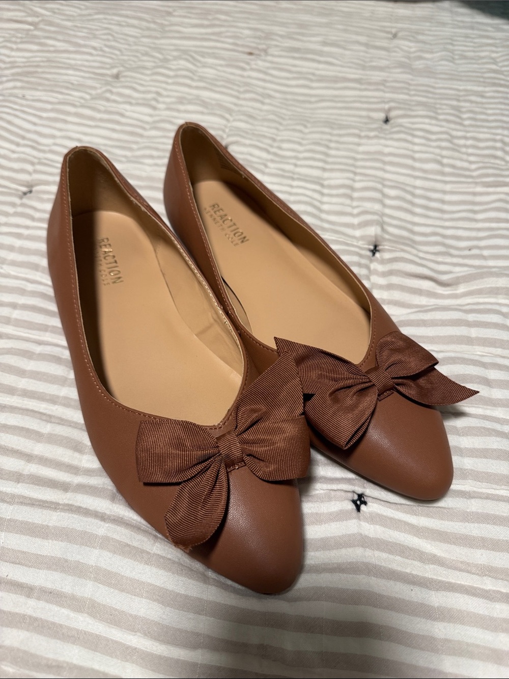 Kenneth Cole Reaction Brown Bow Pointed Toe Flats - Picture 9 of 11